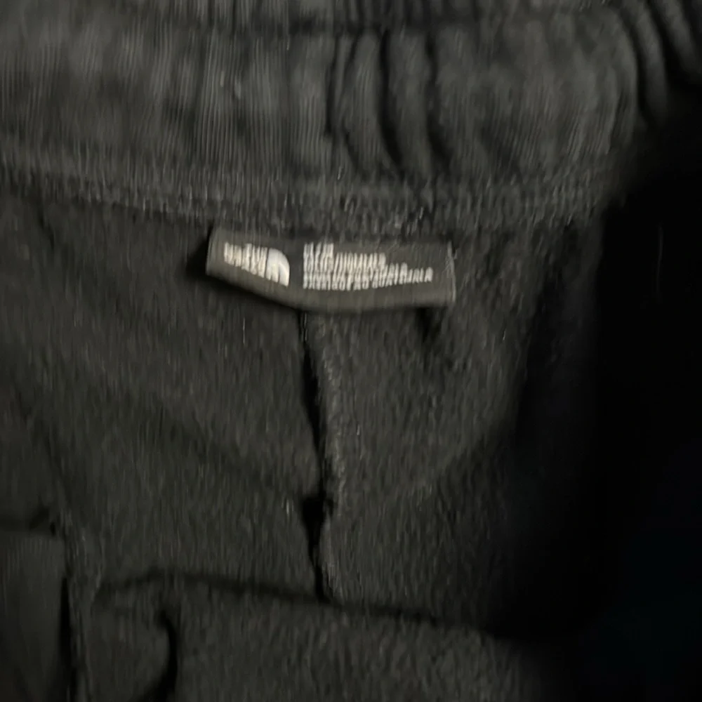 The North Face Black Athletic Shorts🍍SZ MED 7” inseam🍍pockets🍍